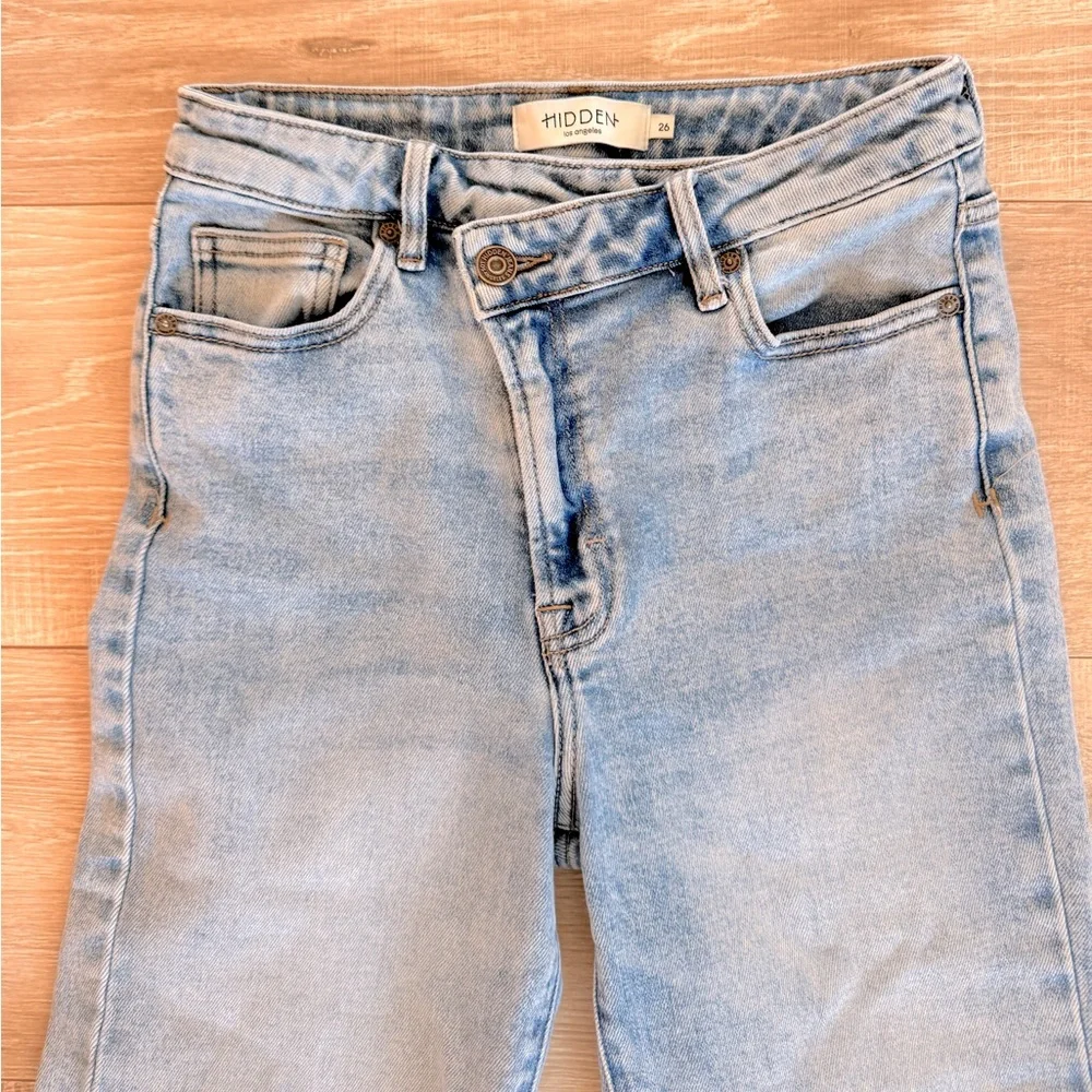 Hidden Tracey Criss-cross Light Distressed Women's Jeans 26 like new! - Picture 3 of 10